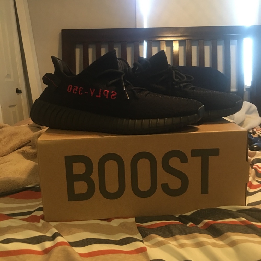 Yeezy 350 v2 Bred